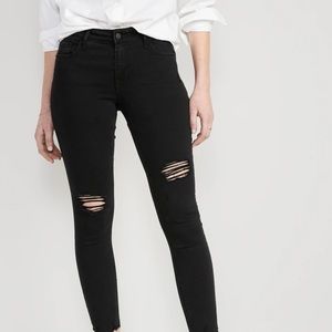 Mid-Rise Rockstar Super-Skinny Raw-Edge Ankle Jeans for Women SIZE 4